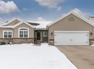 3019 Hillsboro Dr SW, Cedar Rapids, IA 52404