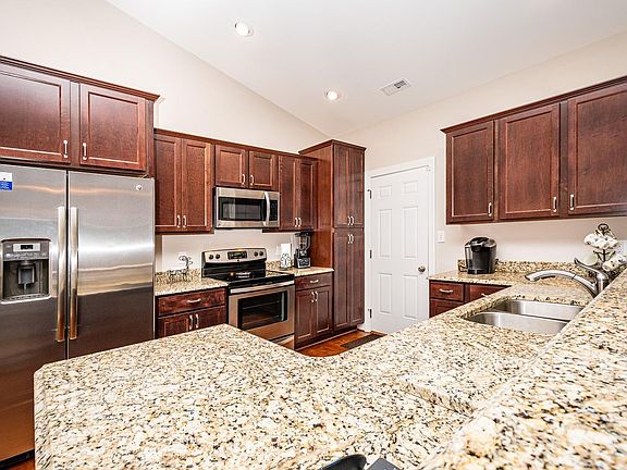 2nd image of 109 Chateau Pl Lot 5