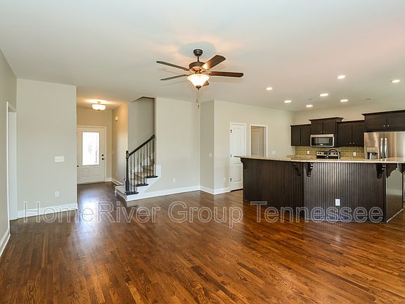 3rd image of 2000 Azalea Ct N