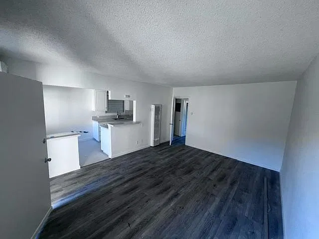 816 W Colorado Blvd — Photo 4