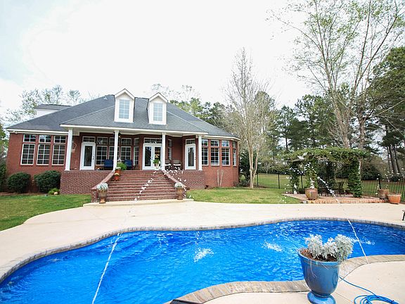 3rd image of 414 N McCormick Dr