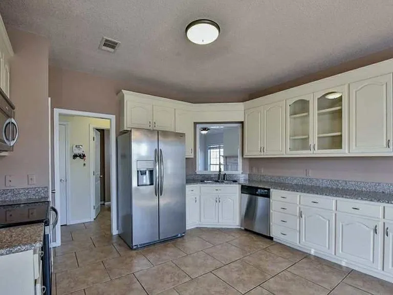 1549 Lesley Dr — Photo 7