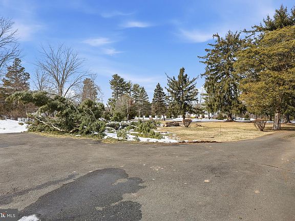 4th image of 186 Penn Harbourton Rd