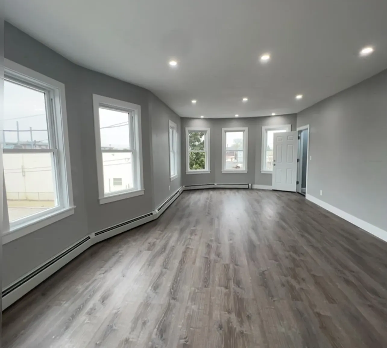 3 bed, $2,200 — Photo 2
