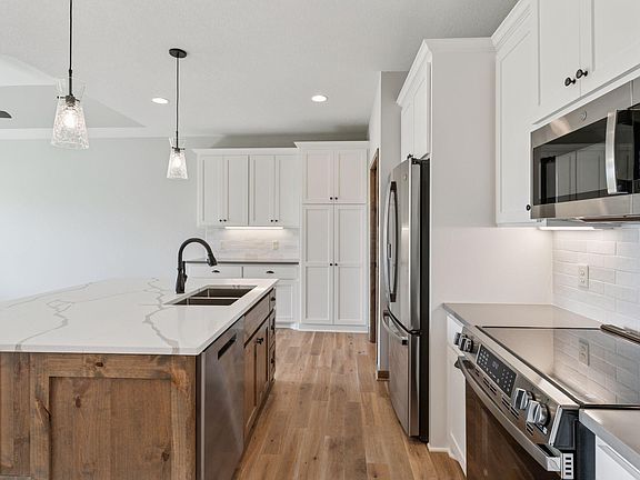 4th image of 109 Vista Way