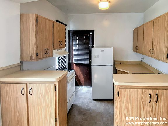 5th image of 646 W Melrose St #2