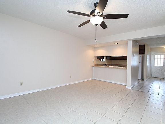 3rd image of 8117 Stonebrook Dr
