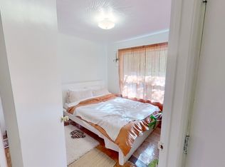 116 Robinson St APT 1, Toronto, ON M6J1L9