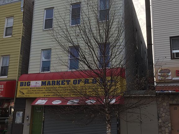 3rd image of 1015 Castle Hill Ave