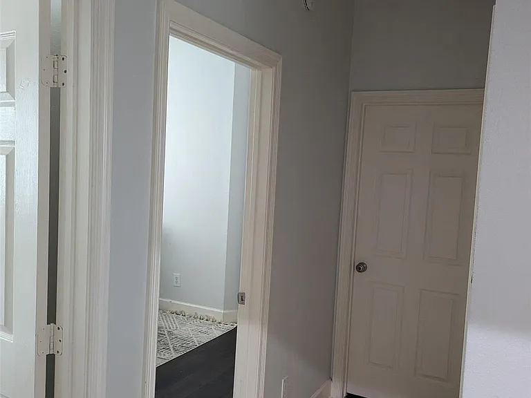 2402 Raintree Village Dr — Photo 15