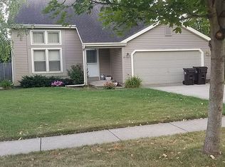 1019 Shadowood Ln, Crystal Lake, IL 60014