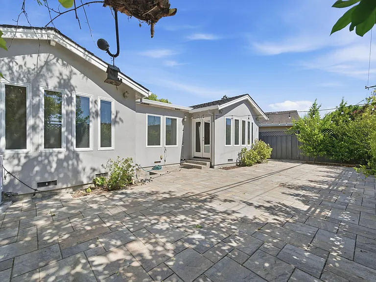 2476 Homewood Dr — Photo 24