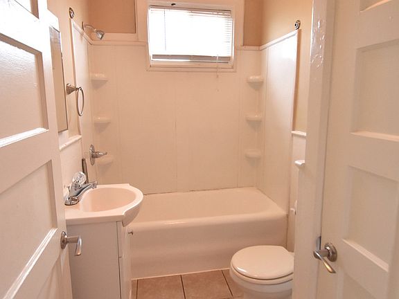 5th image of 1217 Colonial Ave APT A1