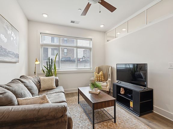3rd image of 1609 Marshall Hollow Dr APT 104
