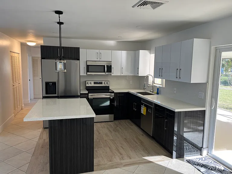 20233 Peachland Blvd — Photo 14