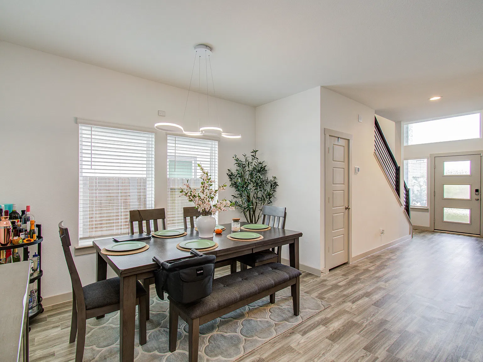 4 bed, 2.5 bath, 2381 sqft, $2,700 — Photo 4