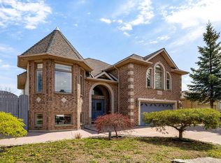 4620 Bunker Ave, Windsor, ON N9G 3A8