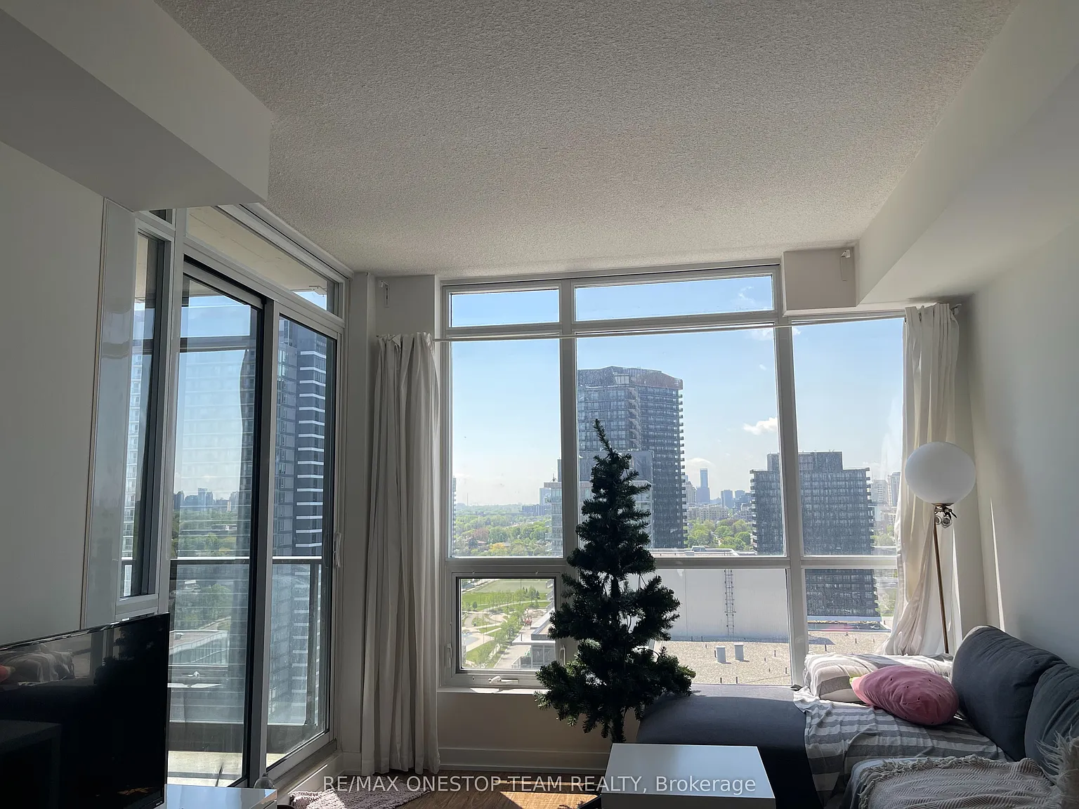 2 bed, $2,400 — Photo 4