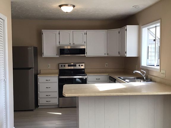 4th image of 584 Countrytown Dr