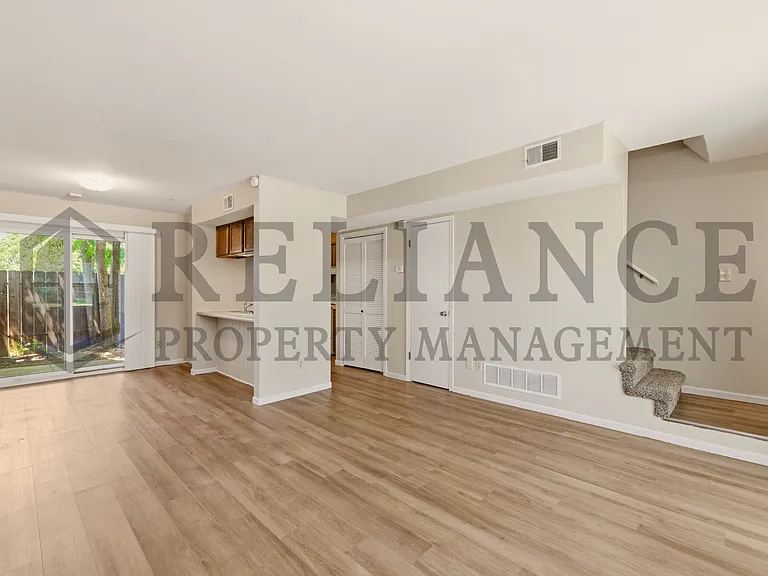 7206-2 W Douglas Ave — Photo 8