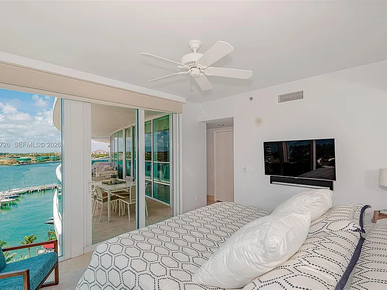 1000 S Pointe Dr #905 — Photo 20