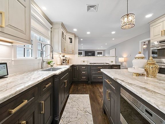 5th image of 7 Mountain Rock Ln