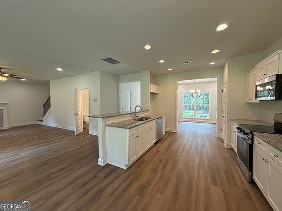 3rd image of 363 Laney Rd