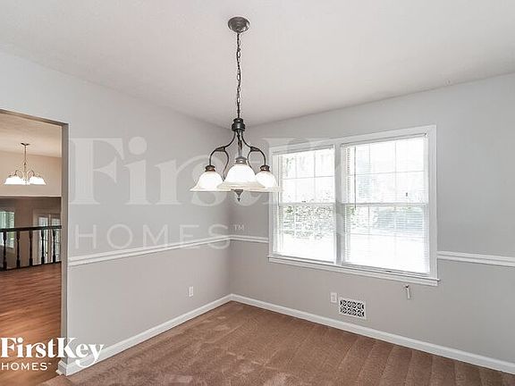 3rd image of 2208 Cedar Dr