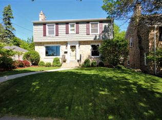 2658 N 83rd St, Wauwatosa, WI 53213