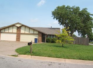 8422 E Parkmont Dr, Wichita, KS 67207