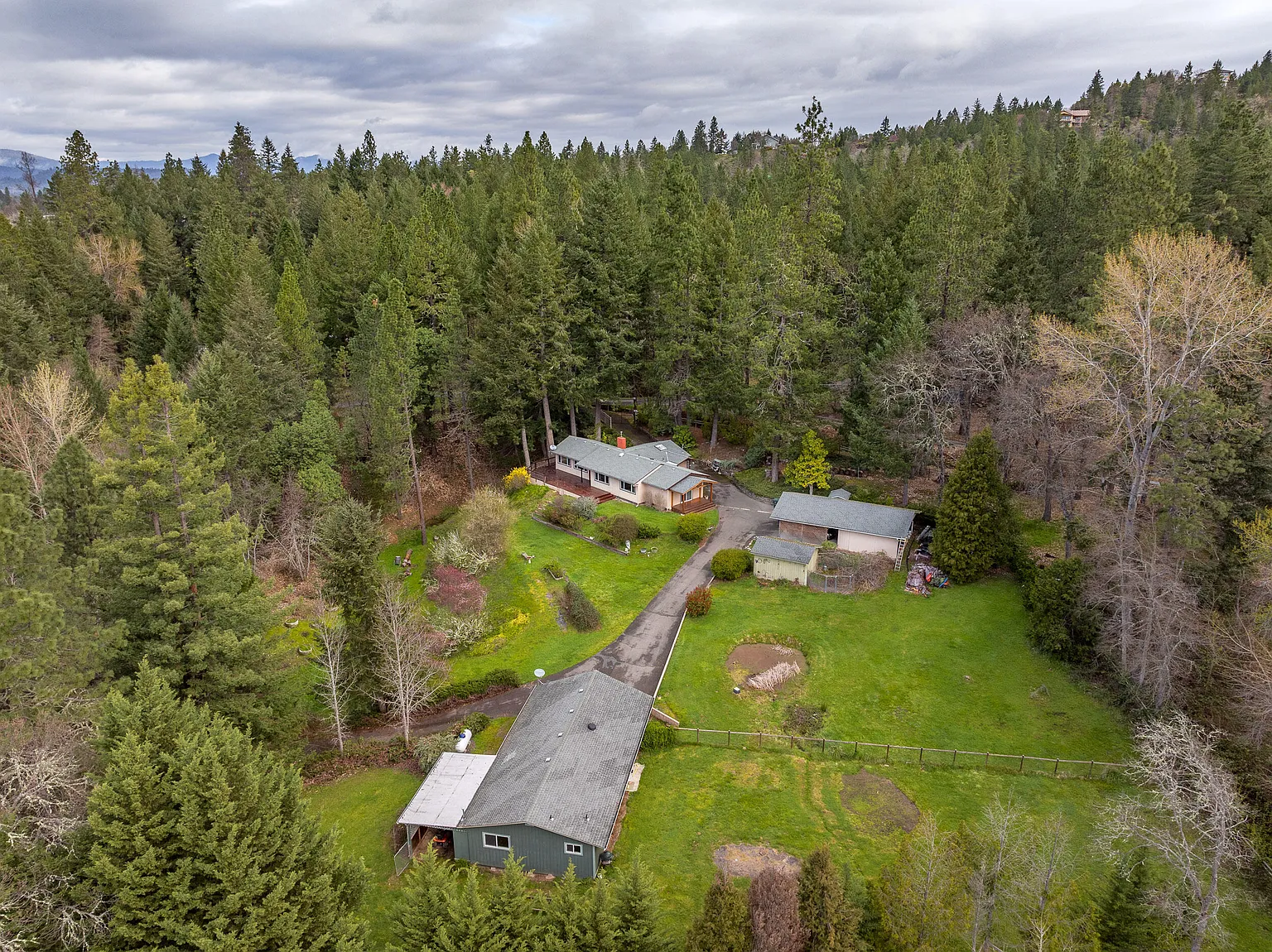 2957 Woodland Park Rd photo 1