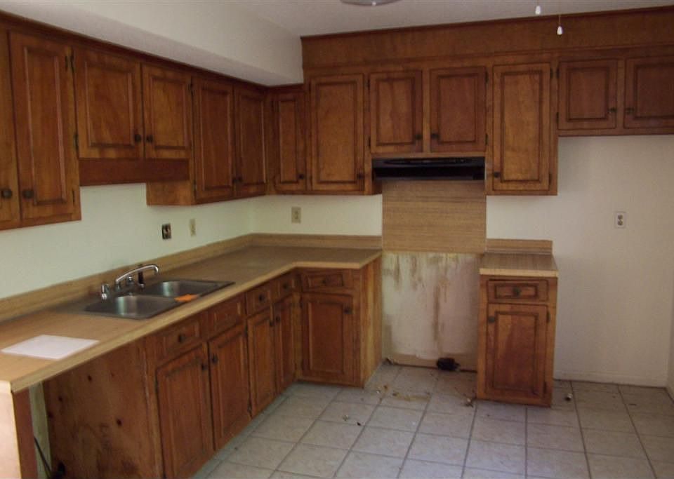 2nd image of 8728 Plantation Court Dr