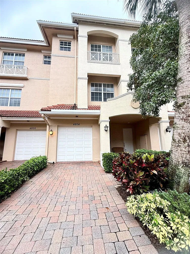 3 bed, 2274 sqft, $3,600 — Photo 3