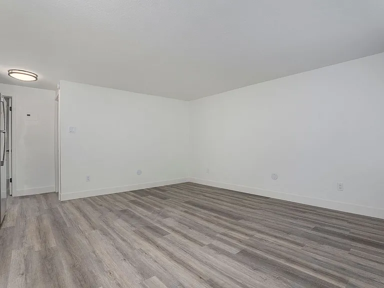 Adamson Apartments — Photo 17