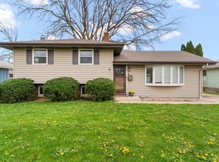 9217 Grace St, Highland, IN 46322
