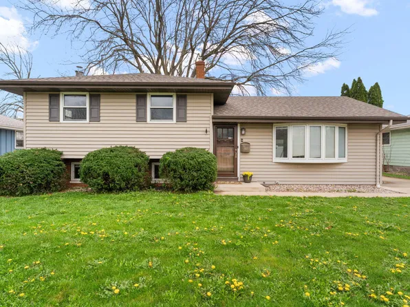 9217 Grace St, Highland, IN 46322