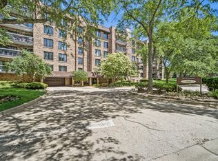 3860 Mission Hills Rd APT 217, Northbrook, IL 60062