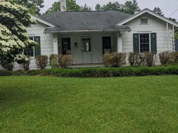 305 N Dougherty St, Black Mountain, NC 28711