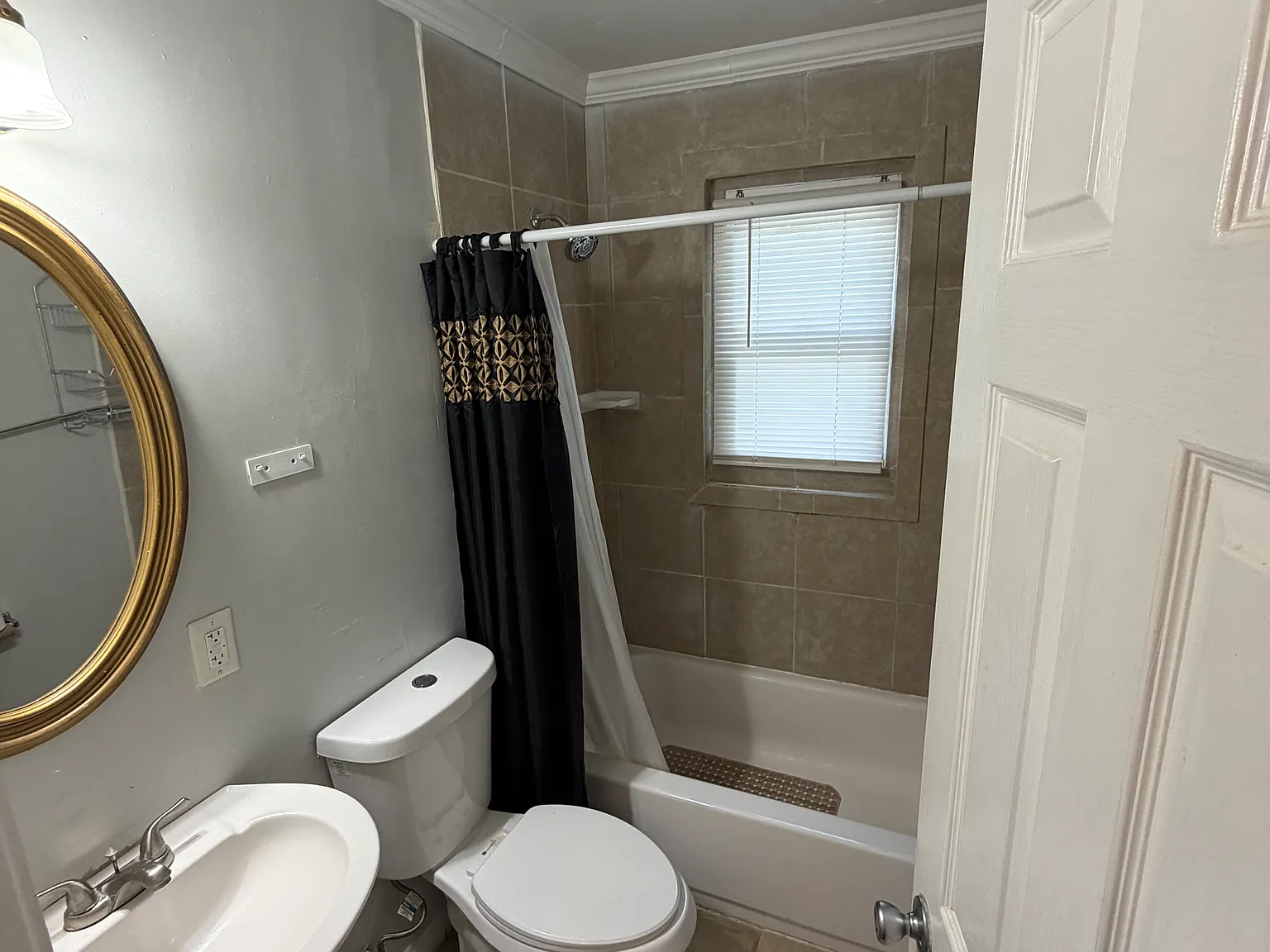 2 bed, 950 sqft, $1,200 — Photo 4