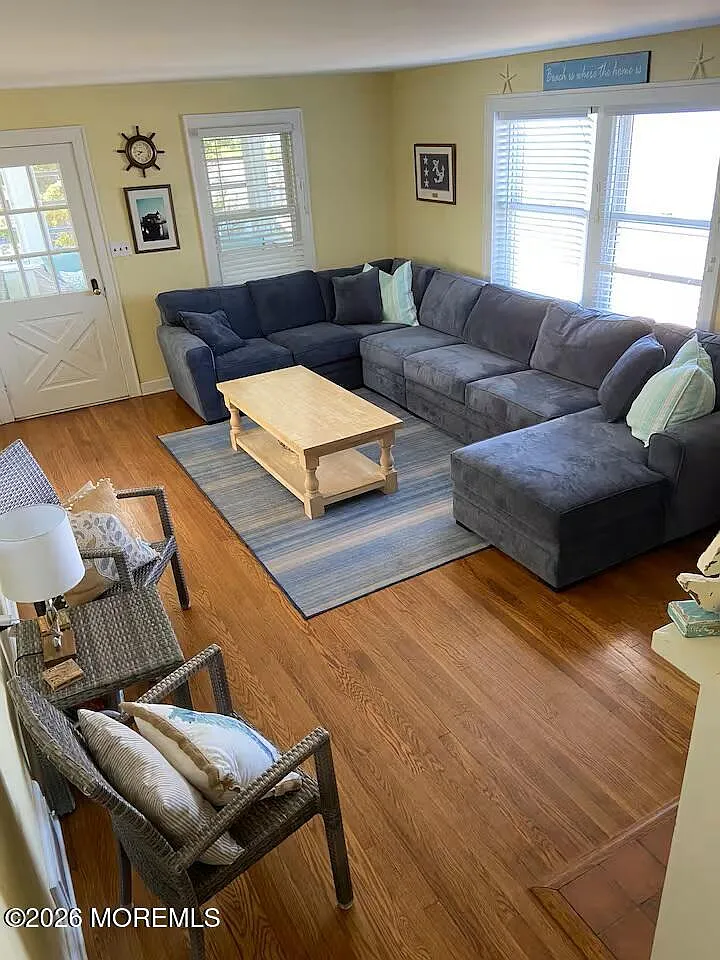 3 bed, 2468 sqft, $2,500 — Photo 2