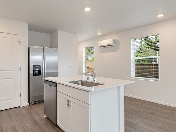 4th image of 11107 SE 19th St