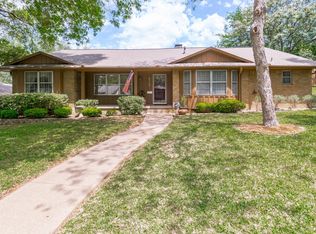 9733 Estate Ln, Dallas, TX 75238
