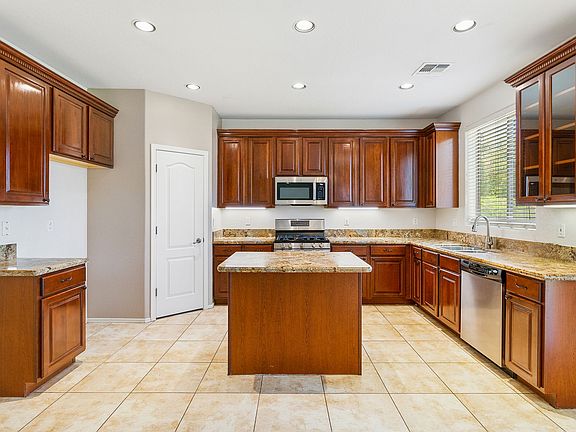 Kitchen with Walk-in Pantry