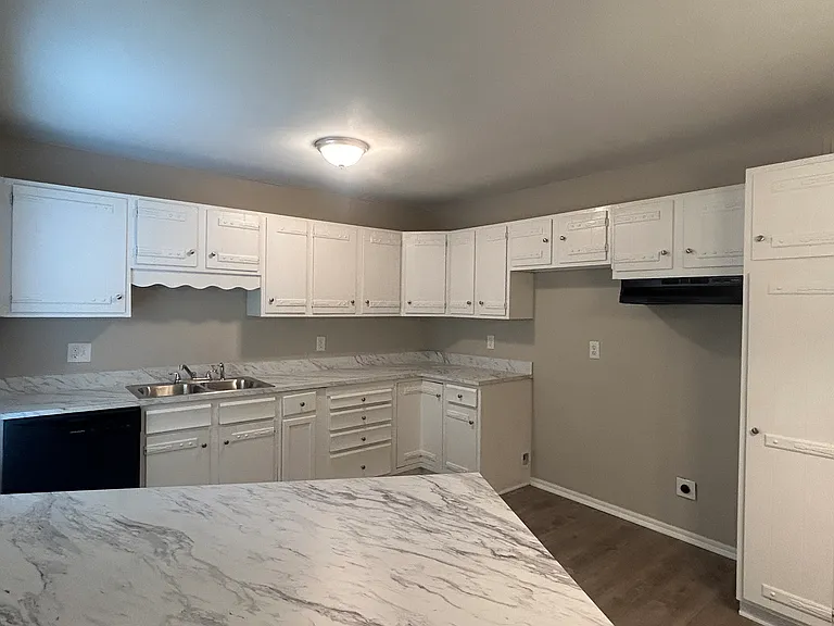 3519 S Sandusky Ave — Photo 6