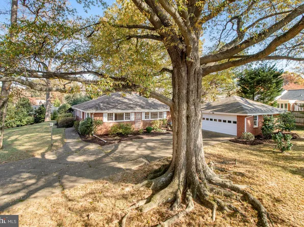 2411 N Monroe St, Arlington, VA 22207