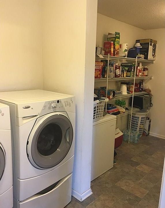 1st image of 2390 Amberleigh Dr