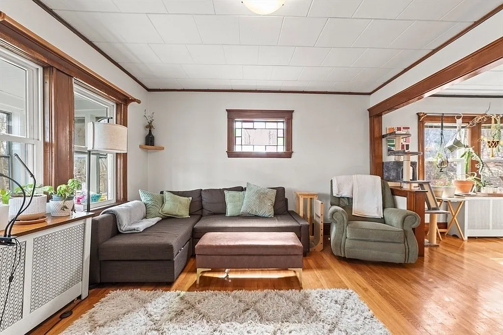 3 bed, 1.5 bath, 1144 sqft, $3,550 — Photo 2