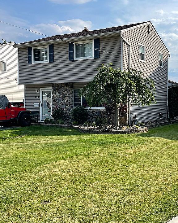 1st image of 290 Parkway Dr