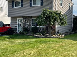 290 Parkway Dr, Eastlake, OH 44095