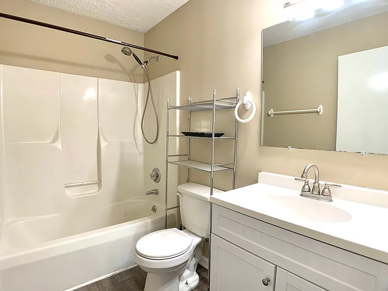 511 Mallory Dr — Photo 17